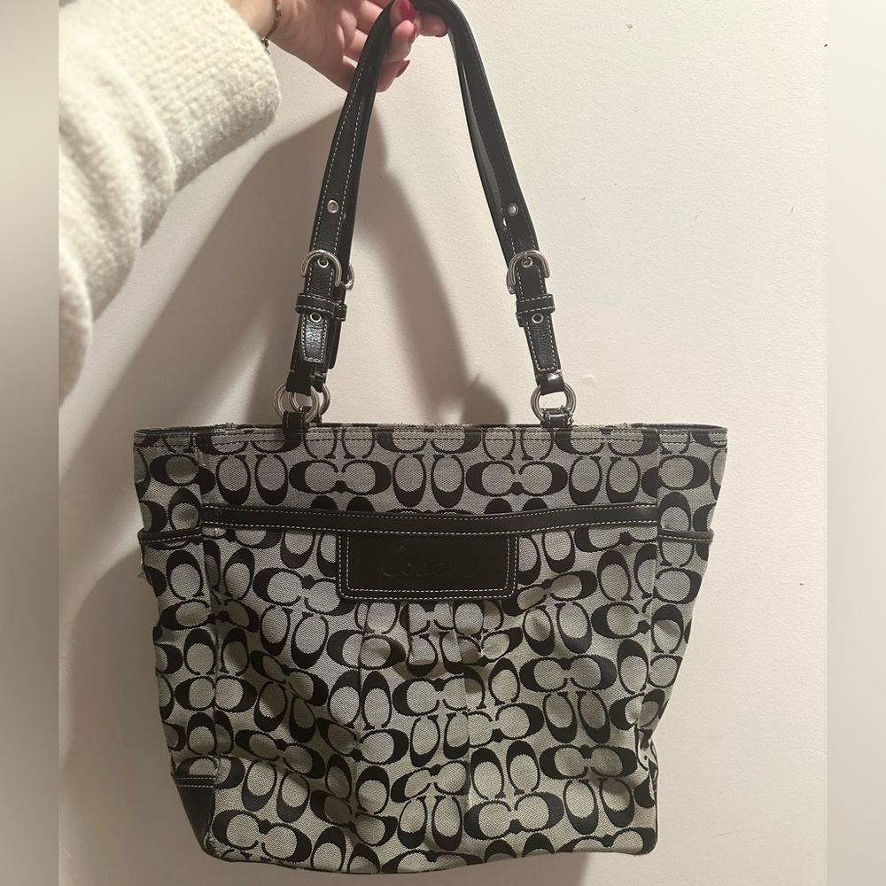 Coach signature C handbag